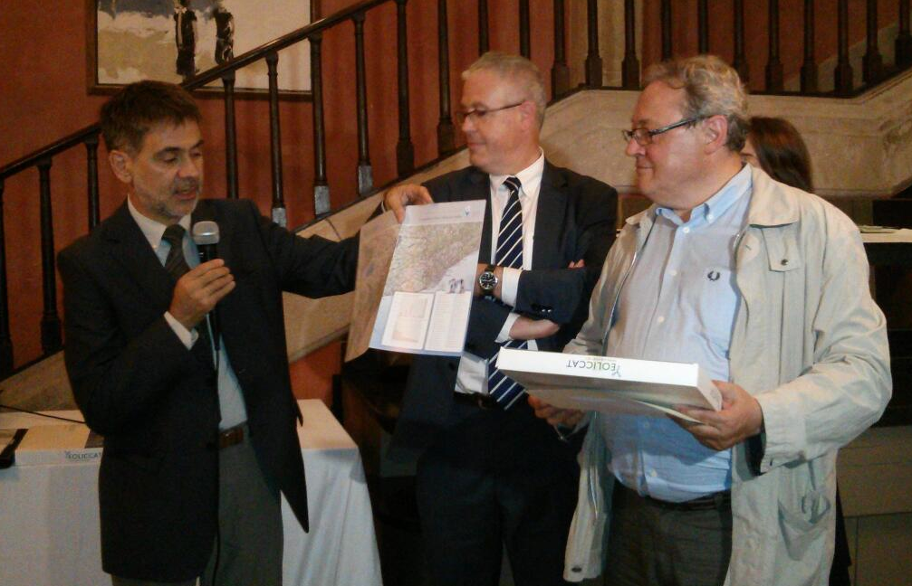 Marcel Coderh juntament amb el President d'EolicCat, Miquel Cabré, i el Director General d'Energia, Mines i Seguretat Industrial, Pere Palacín. FOTO: Cedida