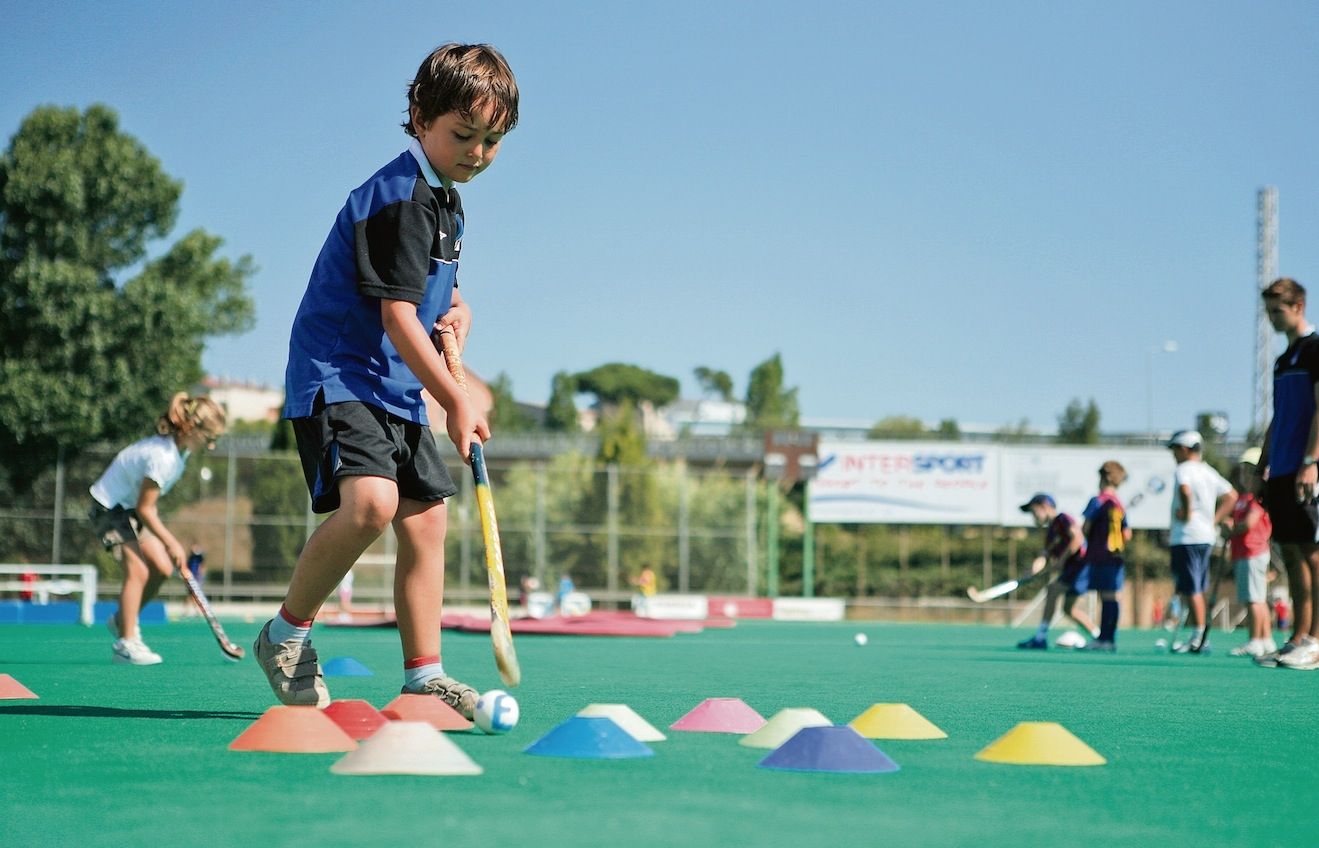 Campus d'estiu d'hoquei herba al Club Junior 1917. FOTO: Artur Ribera