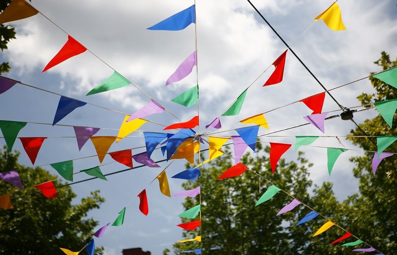 StQgat és vesteix de color