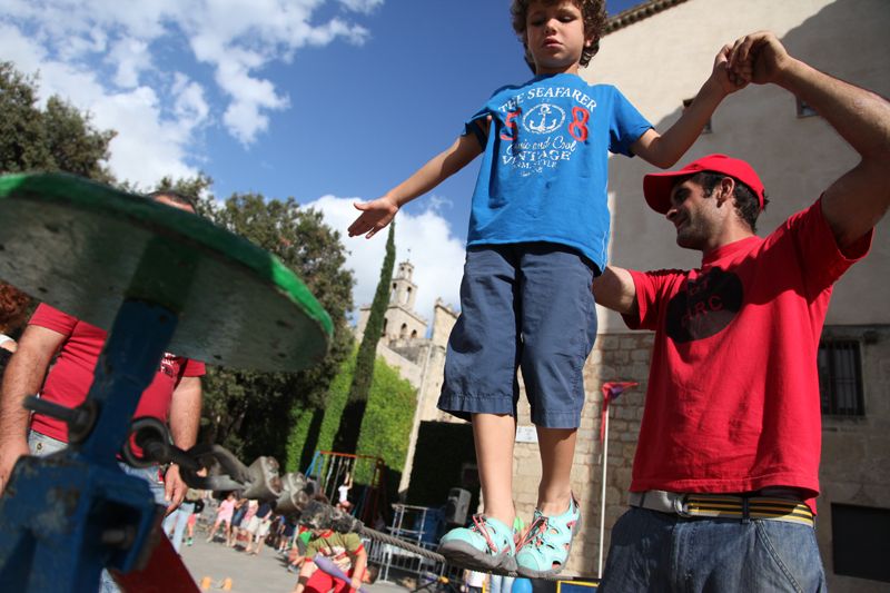 Racons infantils entre la Plaça de l'Om i els Jardins del Monestir