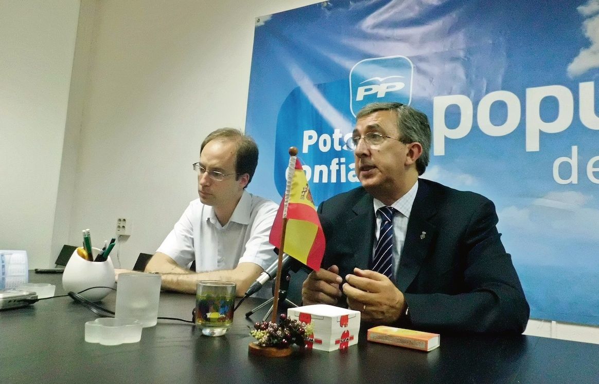 Bruno de Salvador i Jordi Carreras a la seu del PP de Sant Cugat. FOTO: JR Armadàs