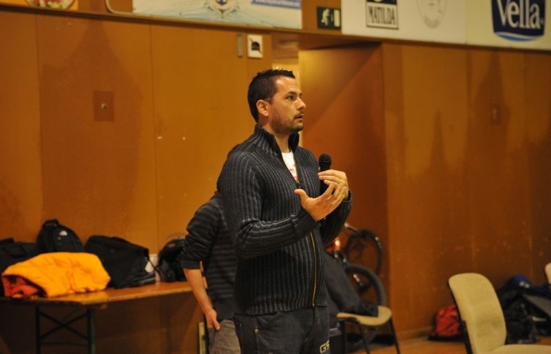 Xavi Linde, en una xerrada de formació a la UE Sant Cugat. FOTO: Amanda Bernal