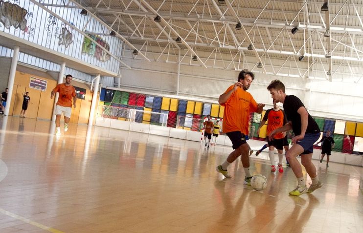 El Buzz Lightyear (negre) guanya a la final a Titanes (taronja). FOTO: Estefania Bedmar