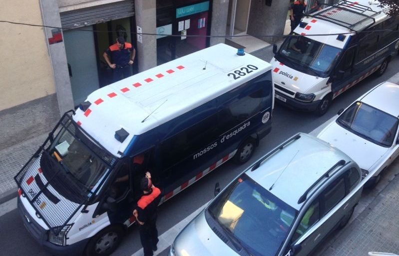 Diversos agents dels Mossos estan al lloc. FOTO: Artur Ribera