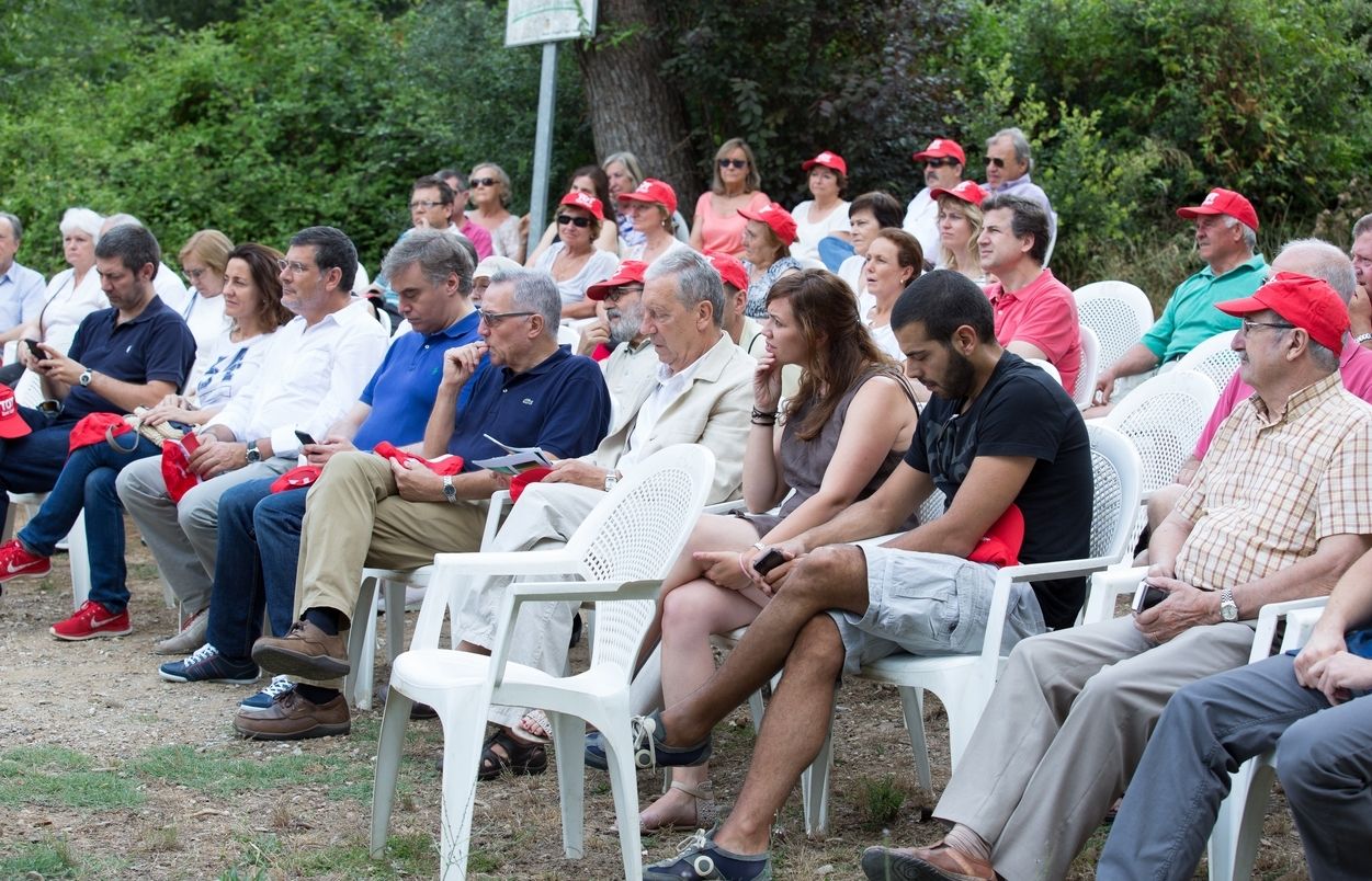 Una vuitantena de persones van assistir a la inaugruació de les portes de Collserola del bosc de la Serreta. FOTO: Localpress