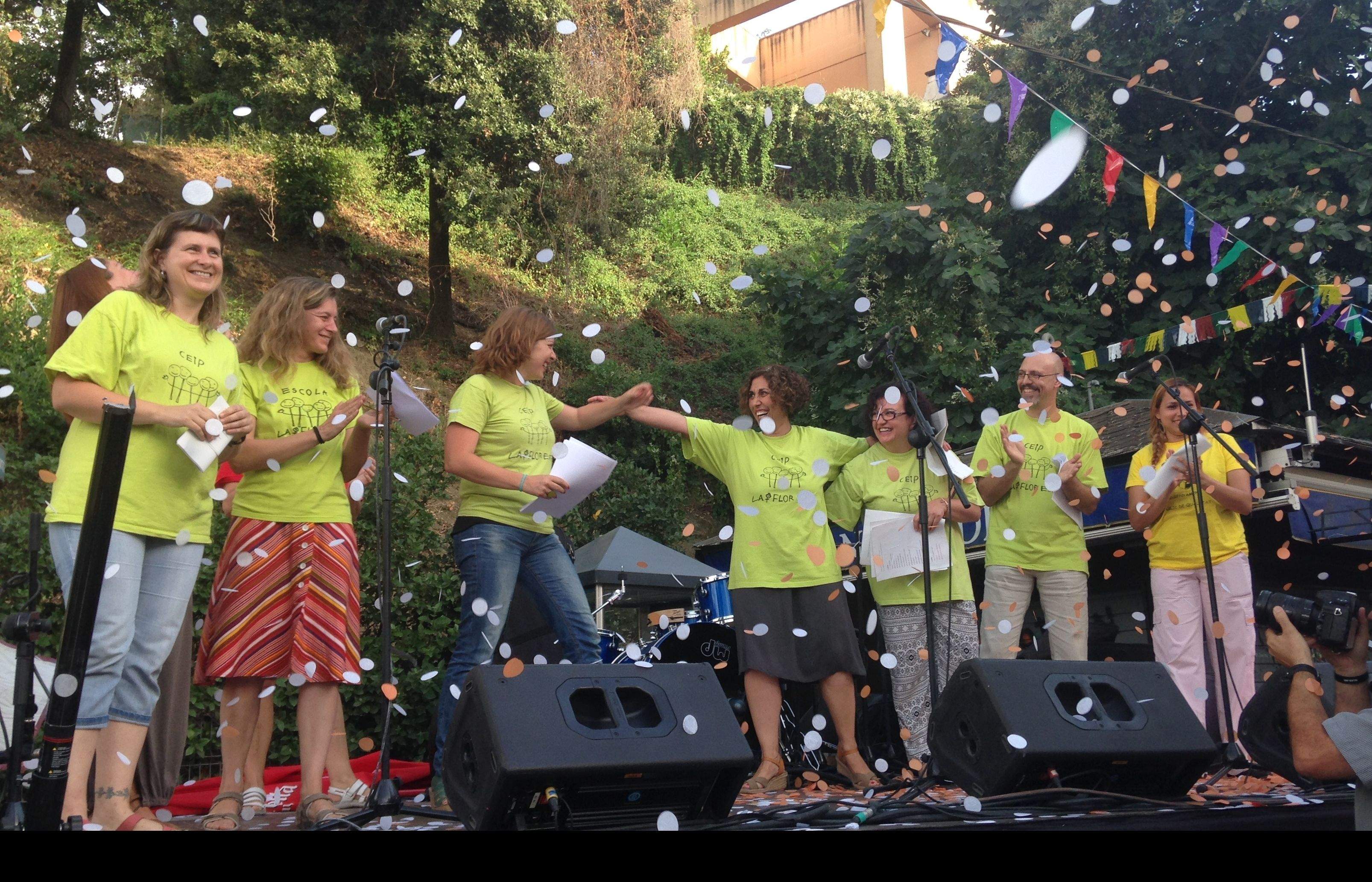 Pares i mares han pujat dalt de l'escenari. FOTO: Àgata Guinó