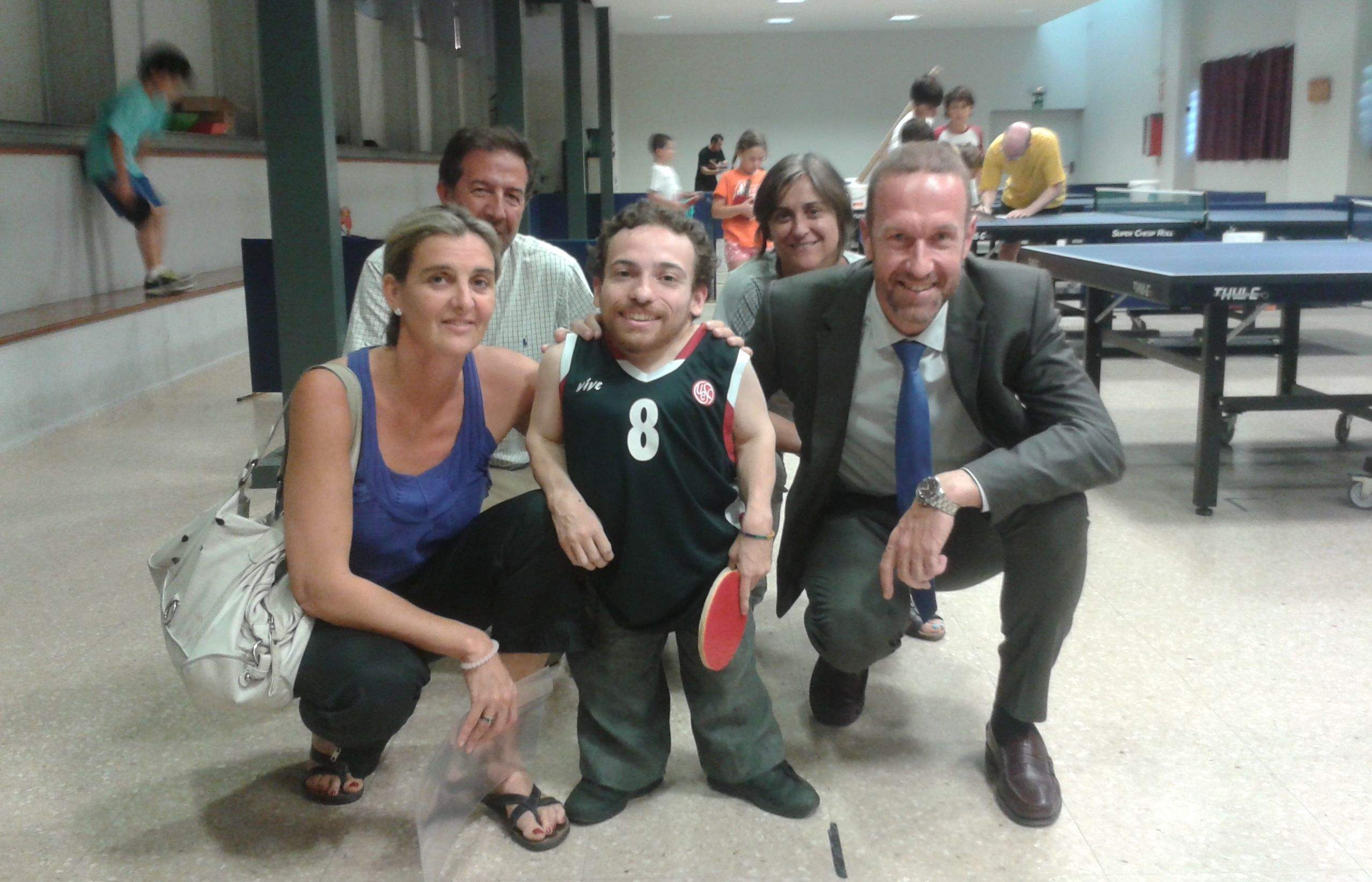 Joan Pahisa, amb l'equip directiu del club. FOTO: Cedida