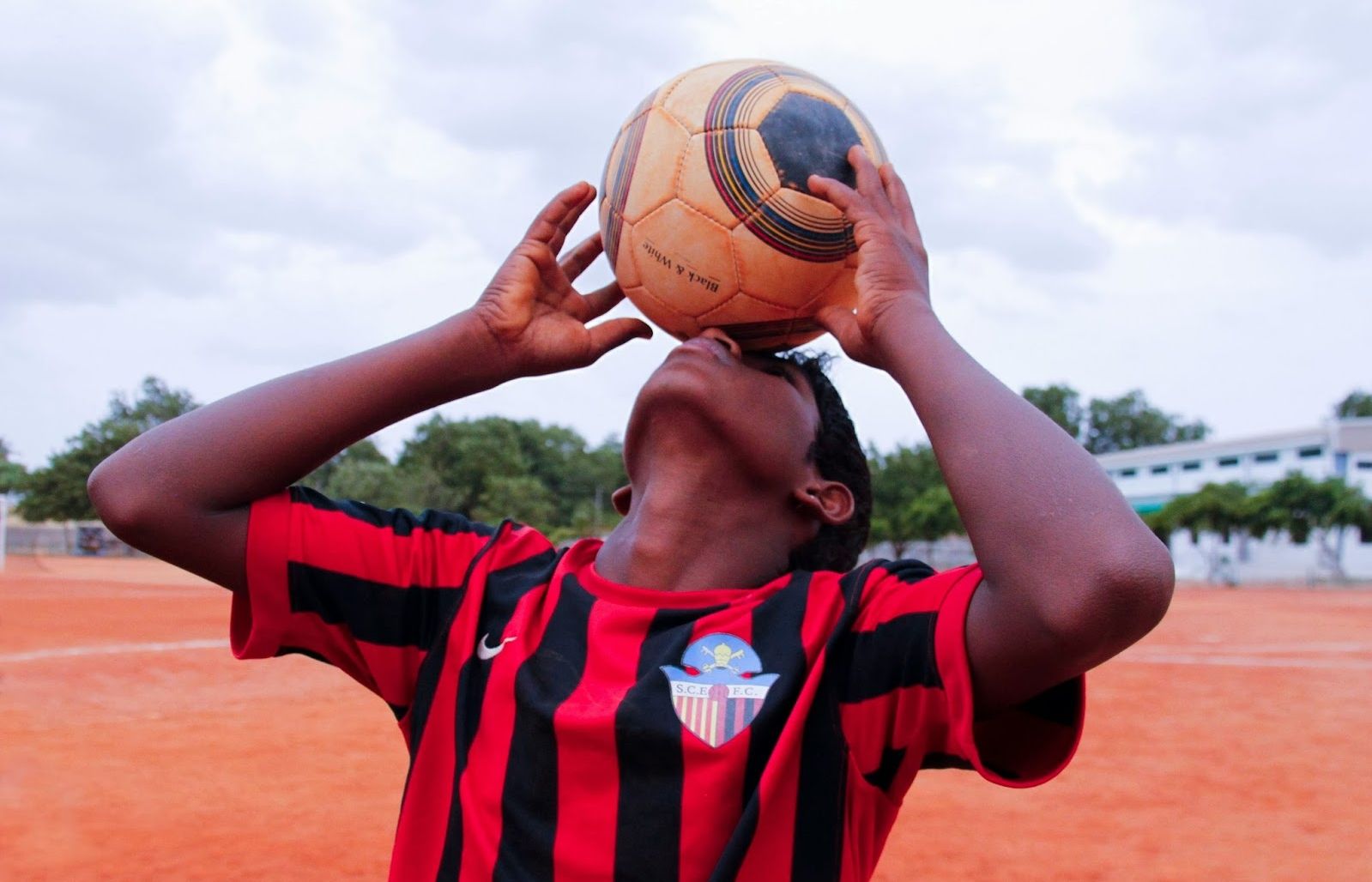 El Sant Cugat Esport FC posa en valor, un cop més, la seva vessant solidària. FOTO: www.santcuindia.com