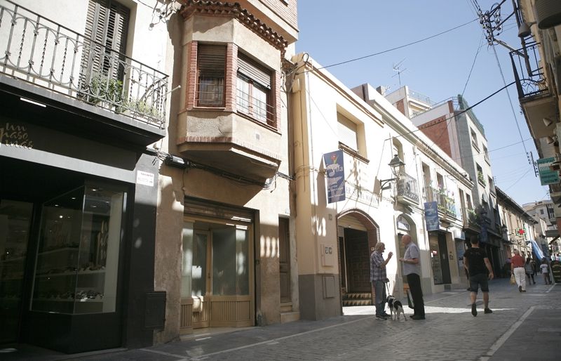 Es farà un pas de vianants entre el carrer Santa Maria i el Cristòfol Colom. FOTO: Artur Ribera