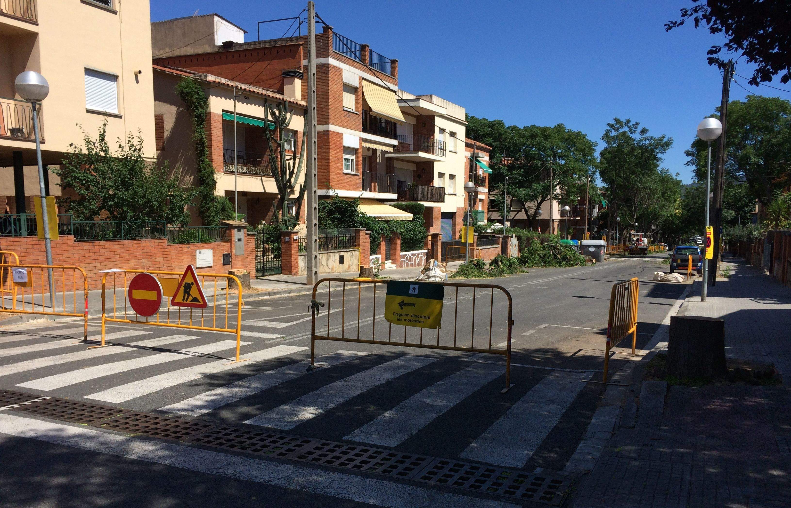 Els arranjaments de les voreres del carrer Joan XXIII duraran un mes i mig aproximadament. FOTO: Carlos Rodríguez
