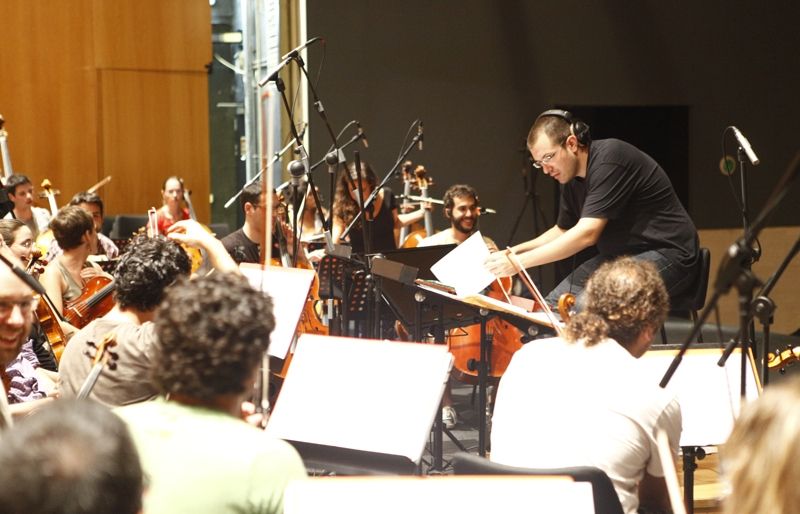 Moment de l'enregistrament d'un dels temes del film, amb Gerard Pastor a la direcció. FOTO: Artur Ribera