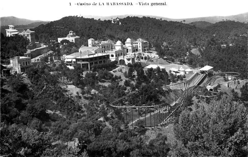 Vista general del Gran Casino amb el Parc d'Atraccions i la muntanya russa més alta d'Europa