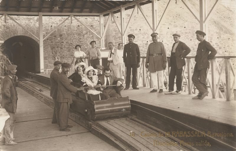 Sortida d'una vagoneta de la muntanya russa (1911)