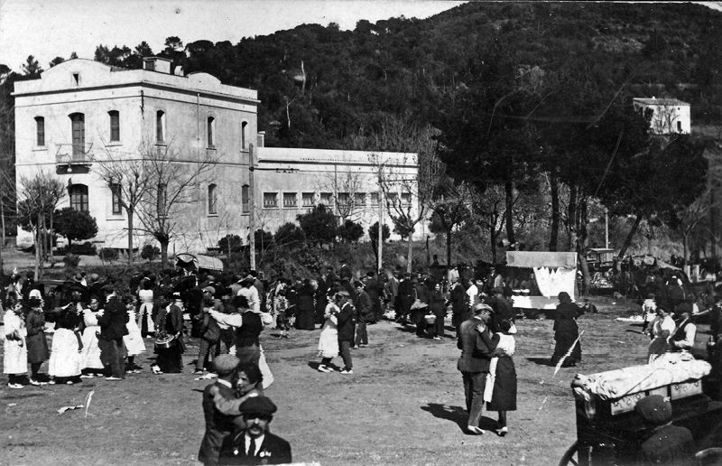 Ball a l'esplanada del restaurant de la urbanització Vista Rica l'any 1916