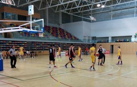 Partit entre el Júnior 1 de la UESC i el Platges de Mataró. Font: @Club Bàsquet Vic
