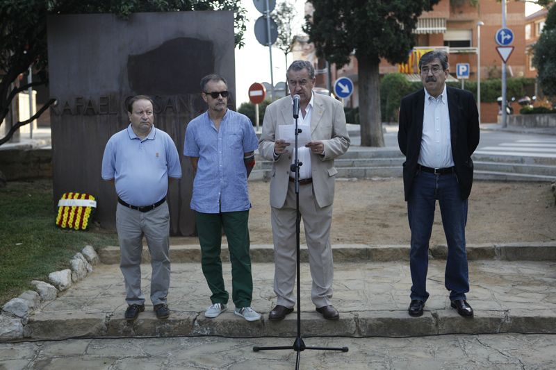 Ofrena Floral al monument de Rafael Casanova, parlament de UASC