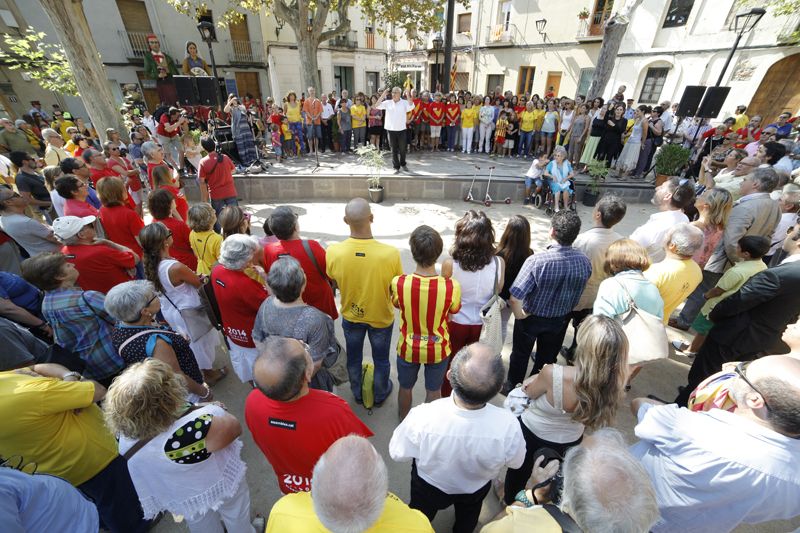 Cant del Segadors dirigit per Martí Marin de Juventuts musicals