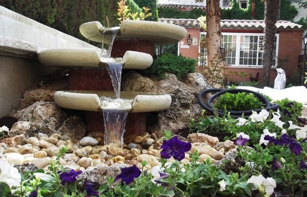 Fonts de jardí per aconseguir uns espais acollidors. FOTO: Cedida