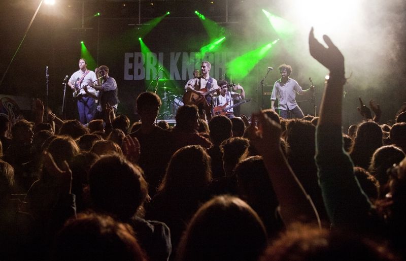 Concert d'Ebri Knight a la plaça del Rei. FOTO: Lali Puig