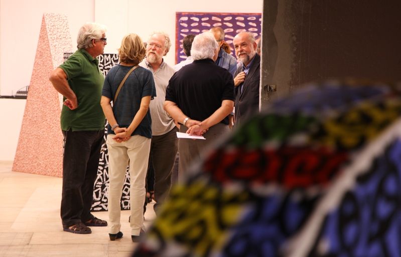 Sergi Barnils, a la dreta de la imatge, ha inaugurat la sala amb la seva exposició. FOTO: Lali Puig