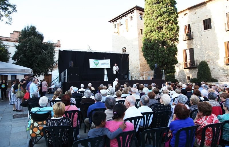 Una cloenda anterior dels actes de la Setmana de la Gent Gran a la plaça Octavià FOTO: Arxiu