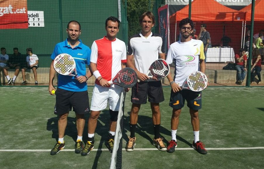 Imatge dels campions, a la dreta, i els finalistes, a l'esquerre. FOTO: Néstor Molina (Padel Service)