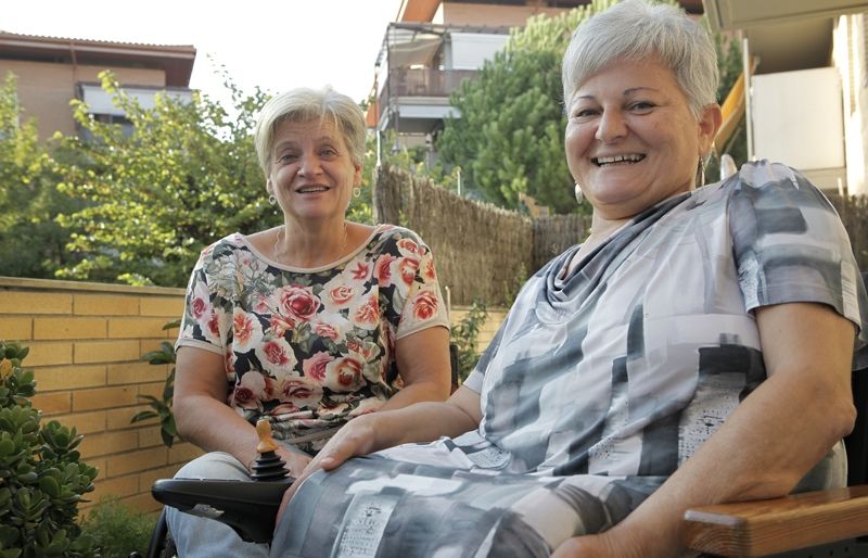 La Mercè i la Carmen no saben com s'aixecaran cada dia. FOTO: Artur Ribera