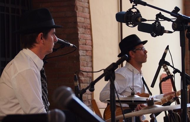 A través de Vinyoli de Xavi Múrcia, amb Albert Vila i Xarli Oliver