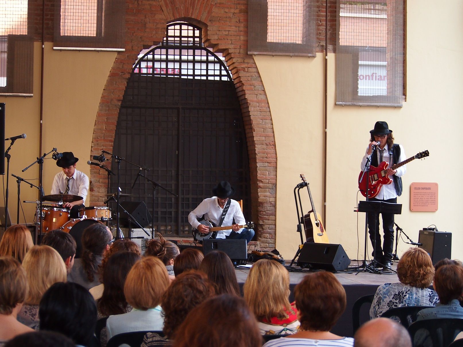 A través de Vinyoli de Xavi Múrcia, amb Xavi Múrcia, Albert Vila i Xarli Oliver