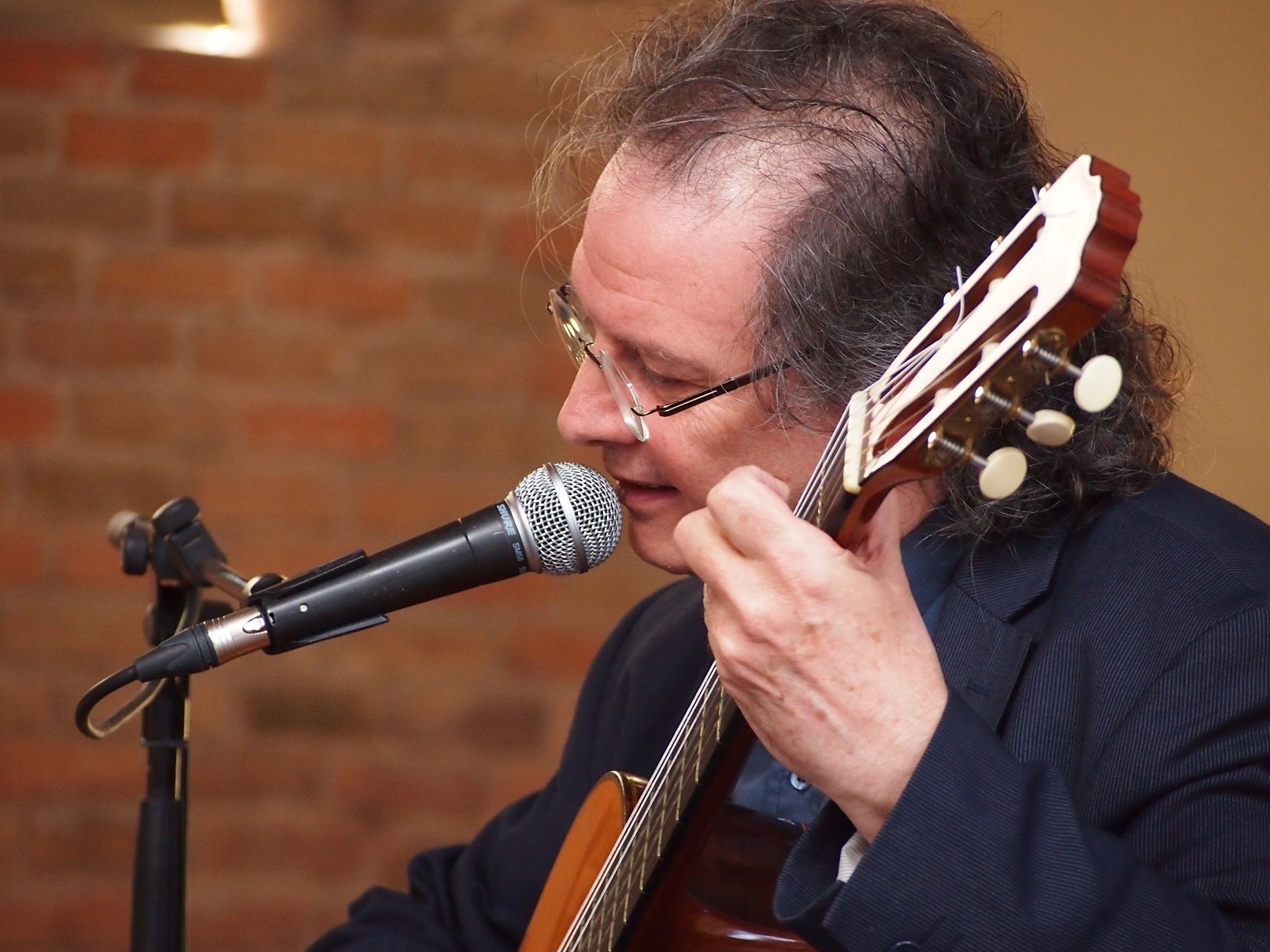 Toti Soler canta els versos dels poetes catalans.