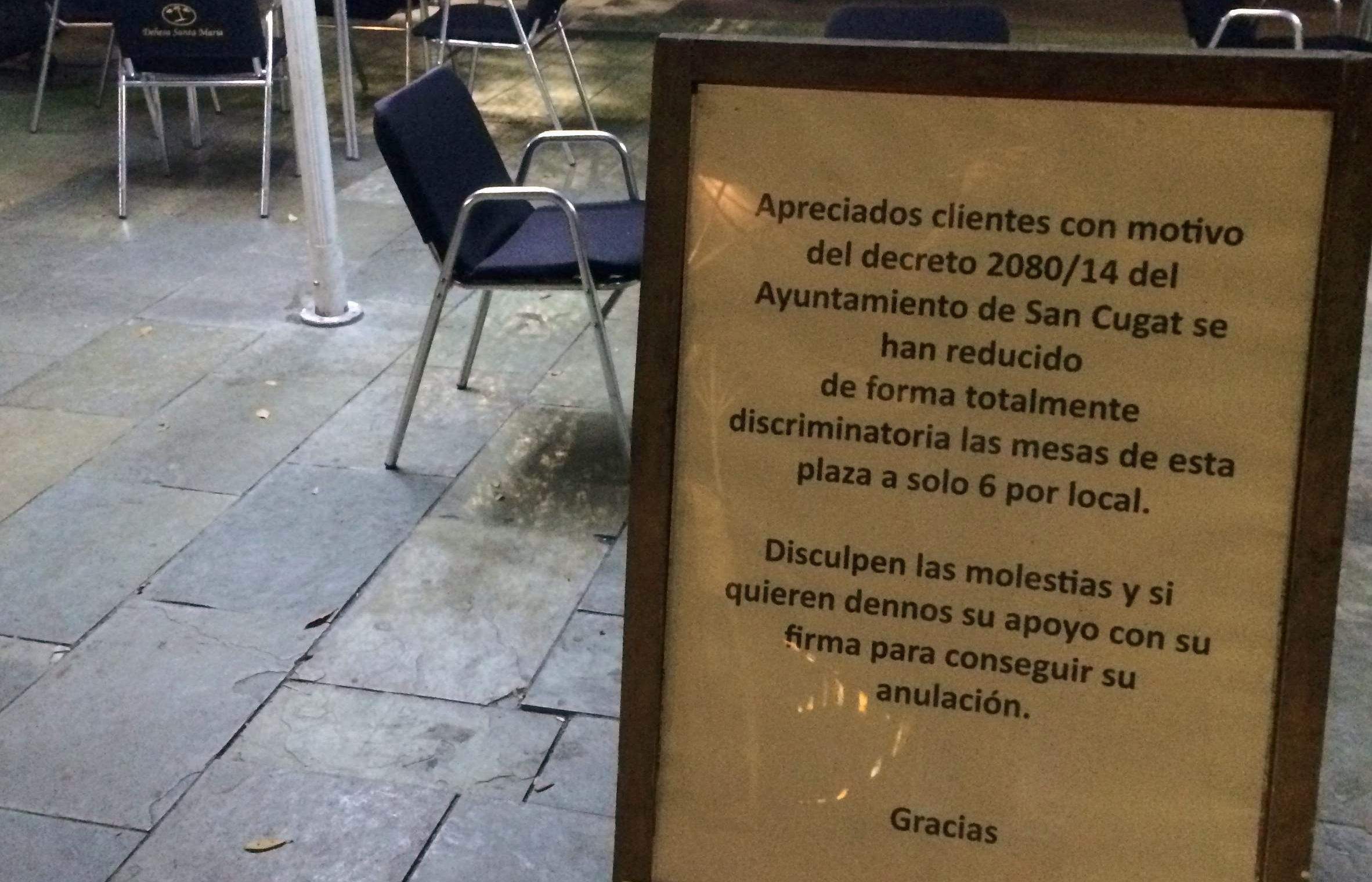 El Dehesa ha posat un cartell explicant la situació als clients.