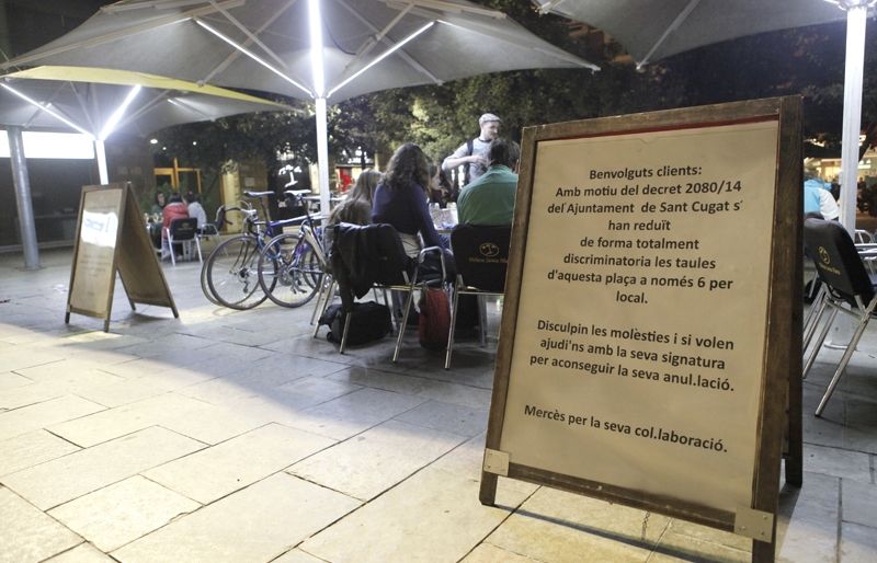 El Dehesa ha posat un cartell explicant la situació als clients. 