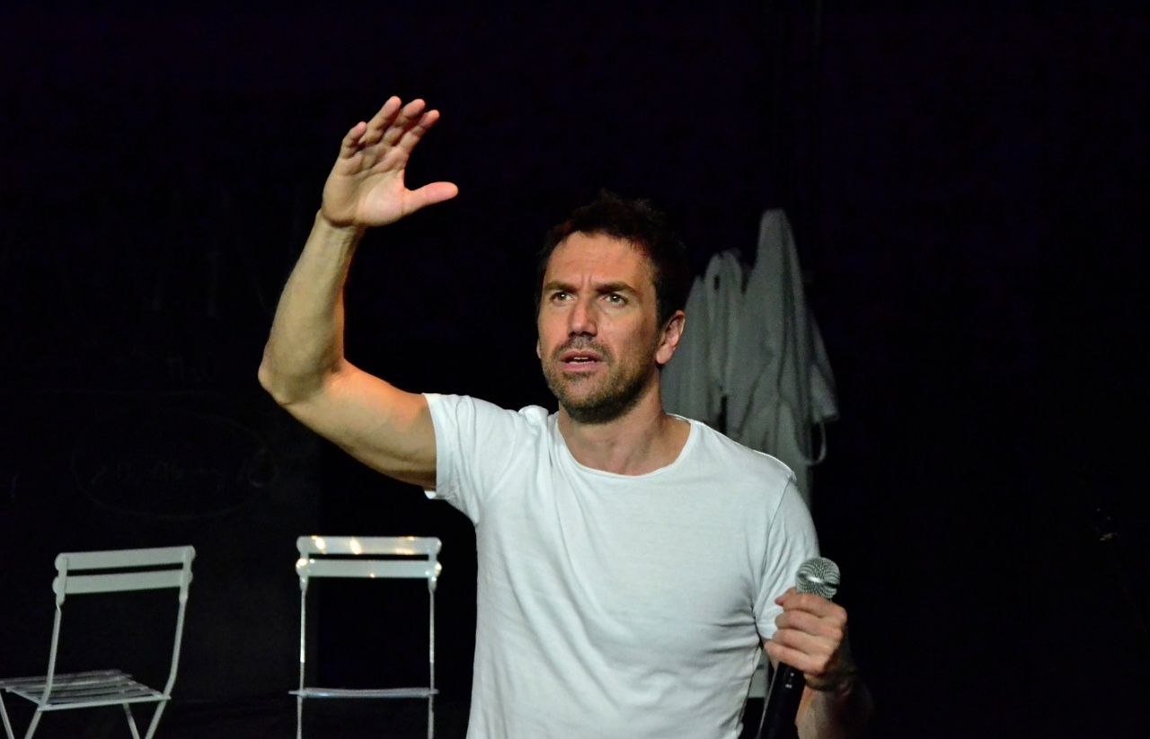 Oriol Tarrasón dirigint el muntatge. FOTO: David Tarrasón