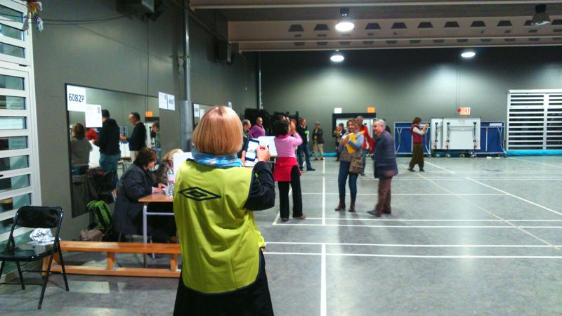 Moments abans del tancament de portes a l'Institut Joaquima Pla i Farreras