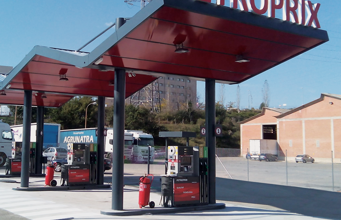 La nova benzinera s'instal·la al polígon Can Sant Joan, a tocar de l'AP7. FOTO: Cedida