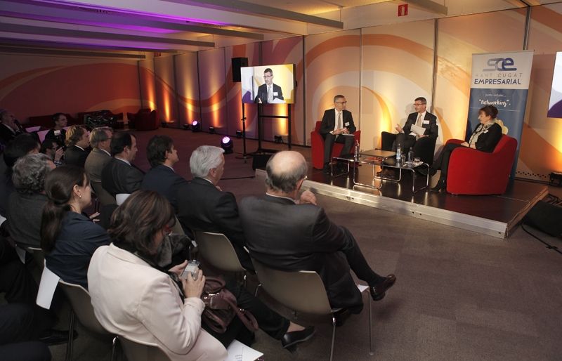 Albert Serra i Caterina Biscari han parlat sobre innovació i empresa en una conversa moderada per Josep Maria Vallès (centre) FOTO: Artur Ribera