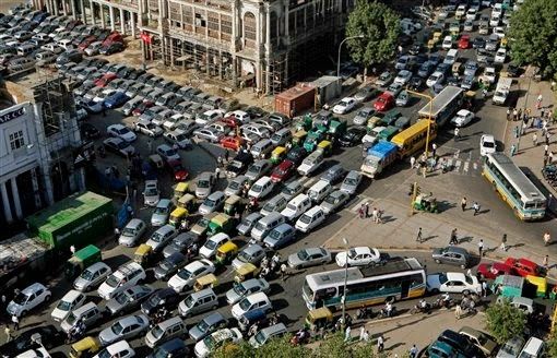 El trànsit, rodat o ferroviari, tots el sofrim cada dia