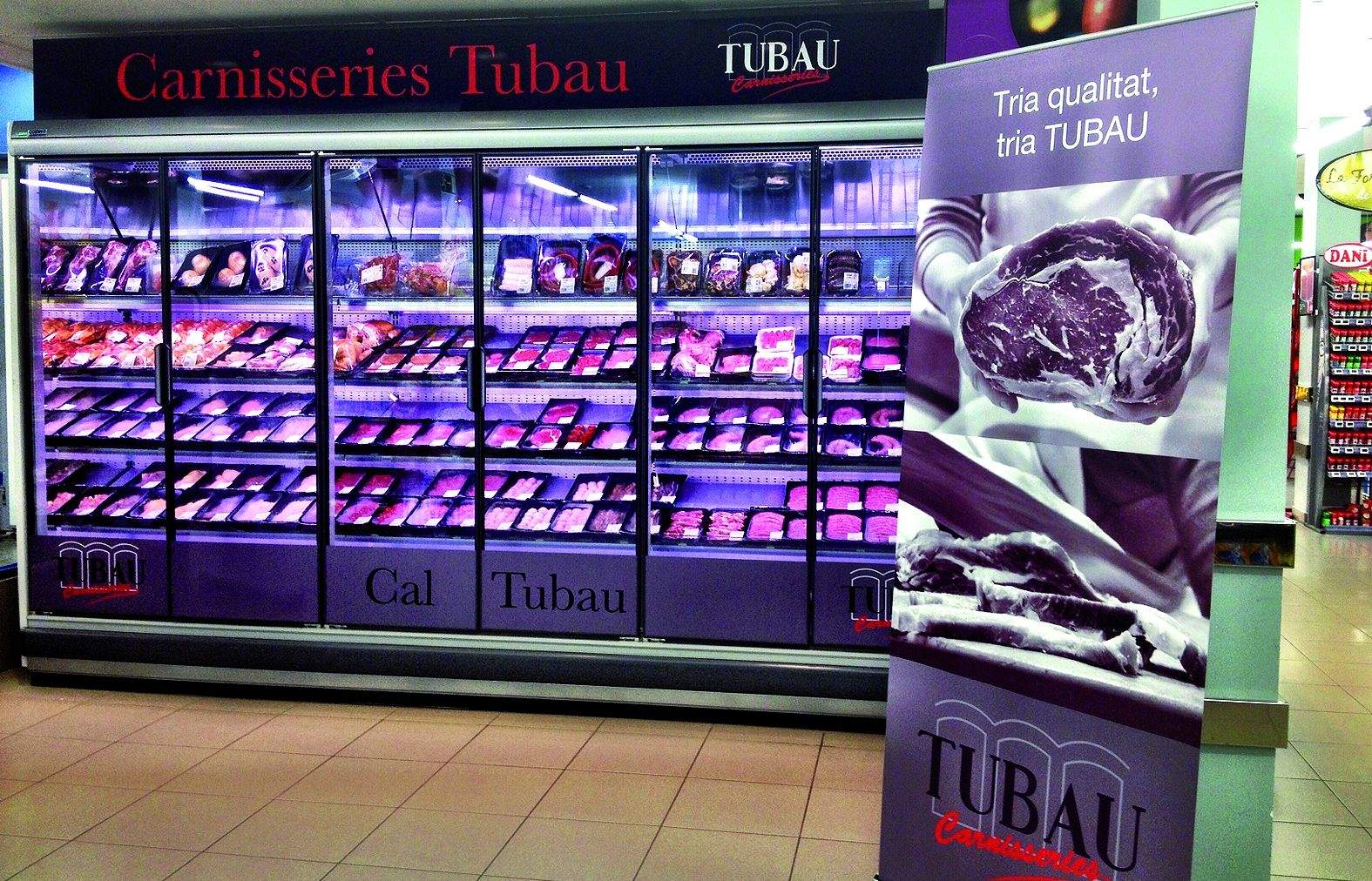 El Condis de Coll Favà és diferent de la resta: entre d?altres disposa d?un celler de vins i caves i ven carn de Carnisseries Tubau