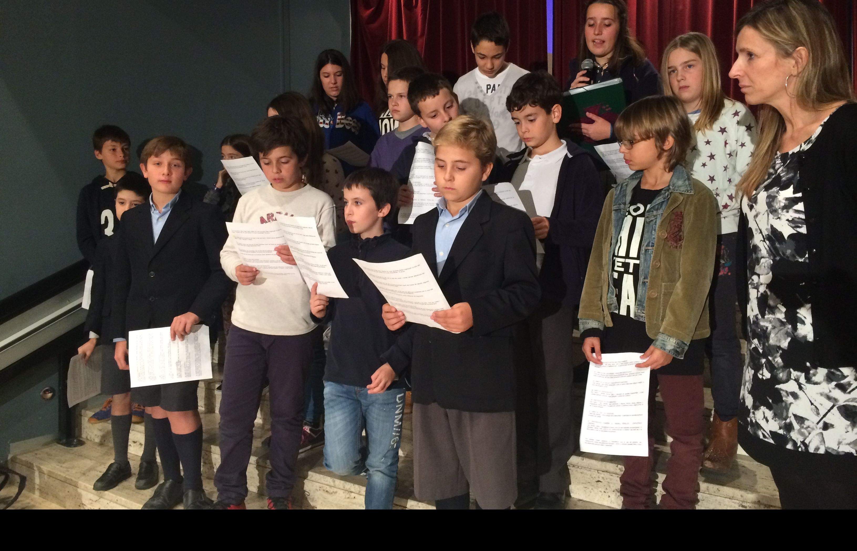 Membre del Consell d'Infants han llegit els drets. FOTO. Àgata Guinó