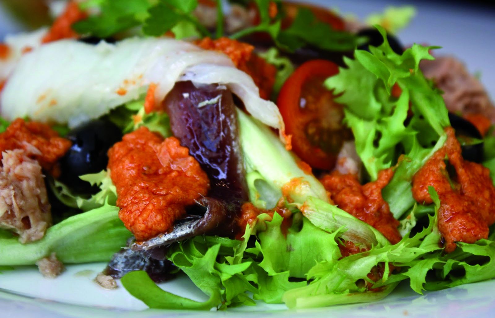 El xató podem acompanyar-lo dun vi blanc potent