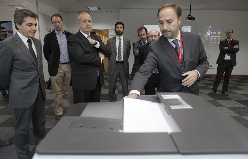 Felip Puig ha visitat les instal·lacions de Ricoh a Sant Cugat. FOTO: Artur Ribera