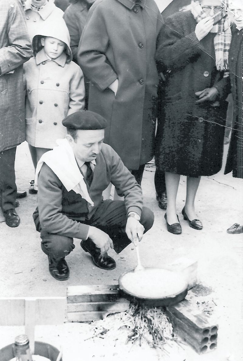 Garrell durant el primer concurs d'arrossos (1970)