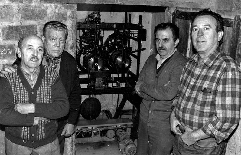 Garrell, Benet, Gómez i Torné en el rallotge del campanar