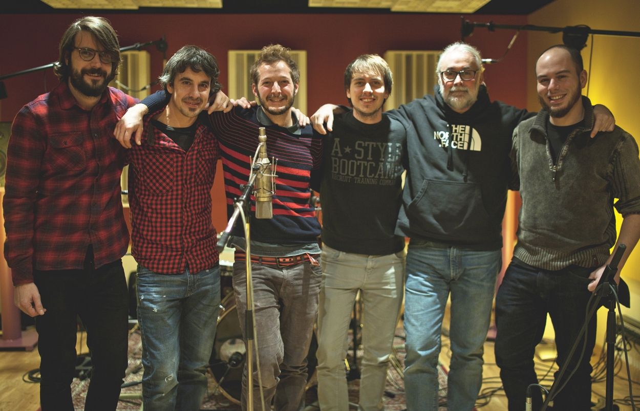 Pantaleó està enregistrant a l'estudi La Bucbonera. FOTO: Cedida