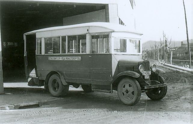 Cotxe de línia (anys quaranta). Autor: Joan Cabanas i Alibau. Fons Cabanas, AHSCV