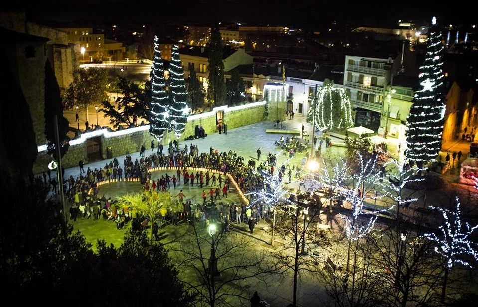 Cor gegant fet amb fanalets a la plaça d'octavià. FOTO: David Molina