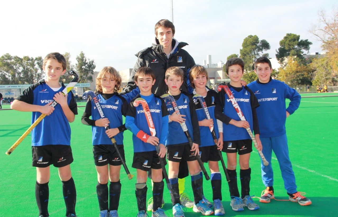 L'equip benjamí 5x5 masculí grup A, campió de la Copa Federació, està integrat per l'entrenador Marc Perellón i els jugadors Bruno Corominas, Jon Papell, Albert Serrahima, Lucas Abad, Oriol Pros, Gonzalo Azofra i Arnau Leal. FOTO: Cedida