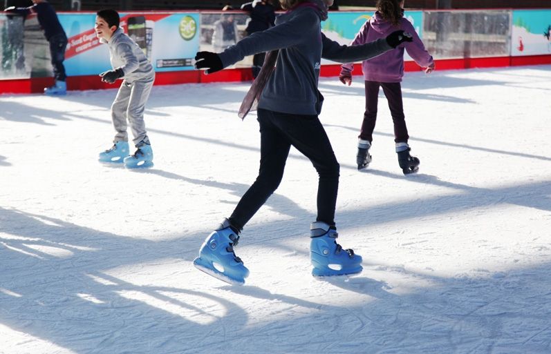 Infants i joves gaudeixen de nou a la pista. FOTO: Lali Puig