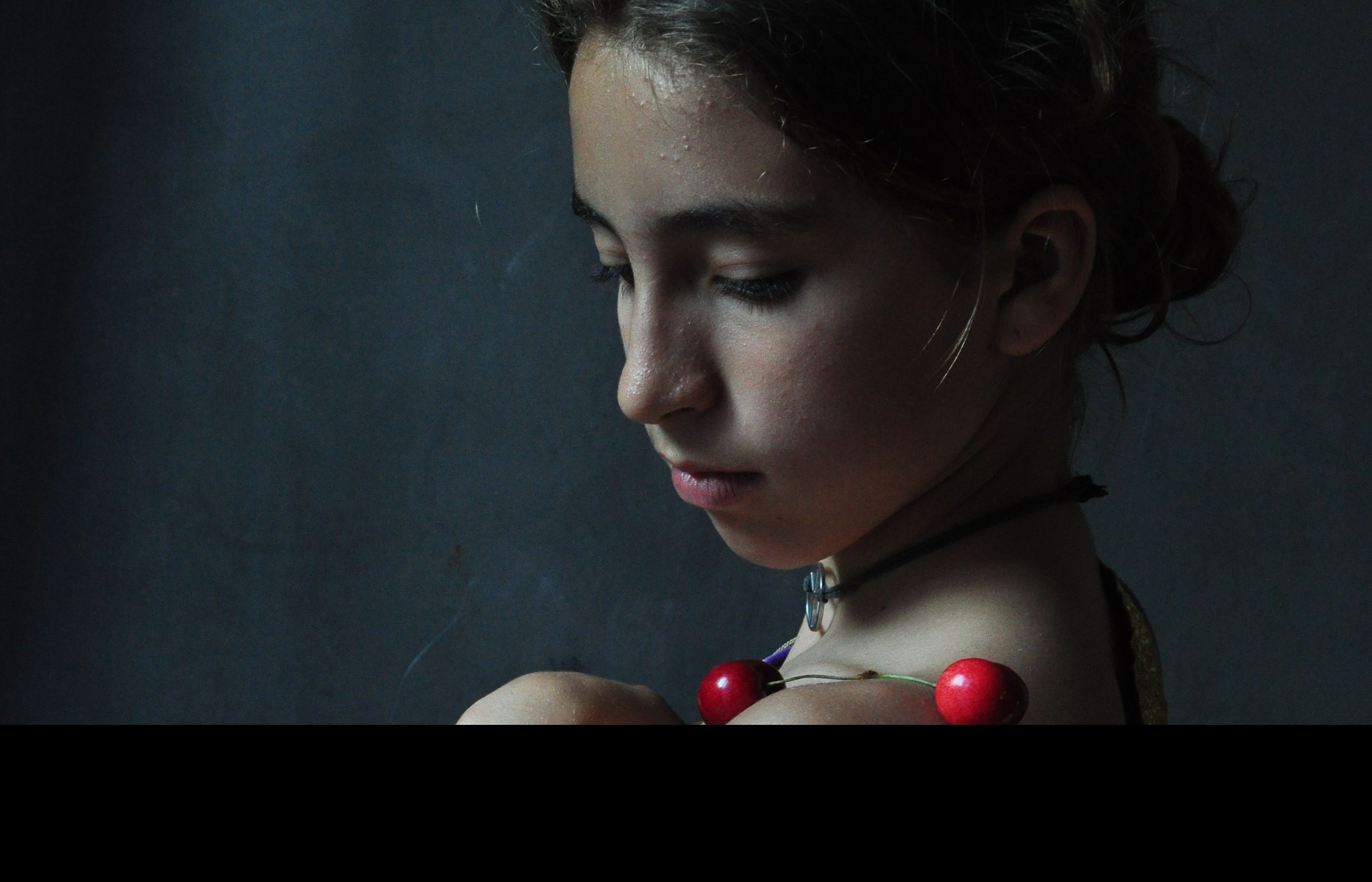 Donzella amb cireres, una de les imatges que portarà a l'exposició. FOTO: Cedida Pep Pujol