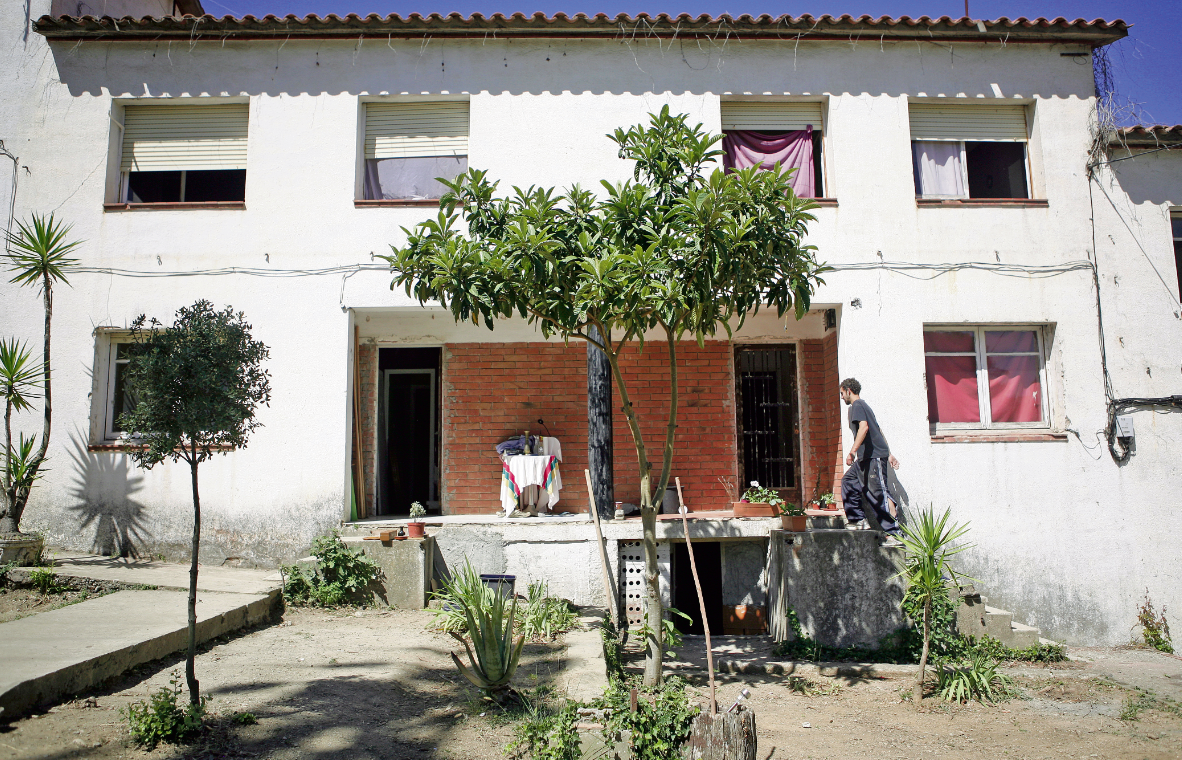 L'Ajuntament va apostar per la masoveria urbana a les cases dels mestres de la Floresta després d'una ocupació per reivindicar-la. FOTO: Artur Ribera